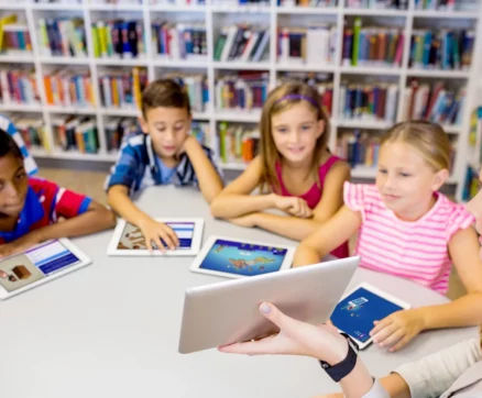 activité mathématiques en atelier dans la classe